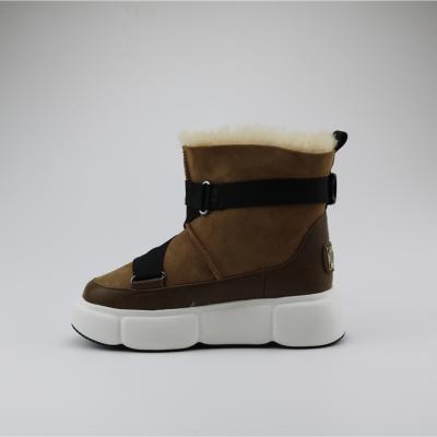 China Outdoor Fashion Trend Sheepskin Wool EVA Upper Insole Fur Cow Suede Men Snow Boots for sale