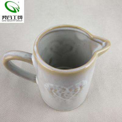 China 3D Viable Home Decorations Water Jug Ceramic Animal Goldfish Shape New Design Milk Jug for sale