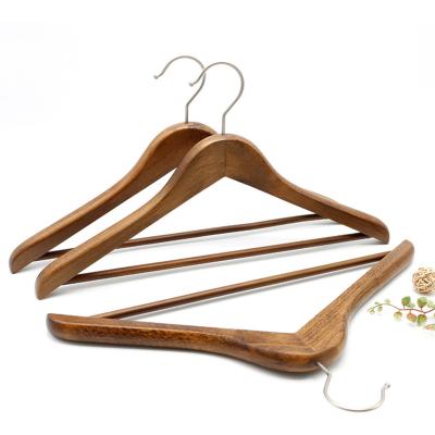 China Eco-friendly Hardware OEM Customized Adult Solid Wood Non Slip Round Key Wooden Hangers Wholesale Cheap Clothes Wooden Suit Hanger for sale