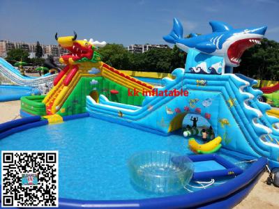 China Tobogán acuático inflable de costura cuádruple impermeable al aire libre con la piscina en venta