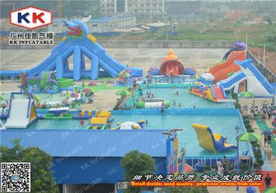 China El agua inflable comercial gigante parquea desprendible con las piscinas del marco de acero en venta