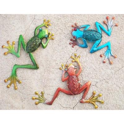 China Durable Outdoor Garden Lizard Sculpture Metal Decorations Painted Gecko Wall Art Decor for sale