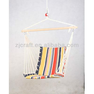 China Good Quality Modern Outdoor Quilted Colorful Portable Hammock Swing Cheap Chair With Wooden Bar for sale