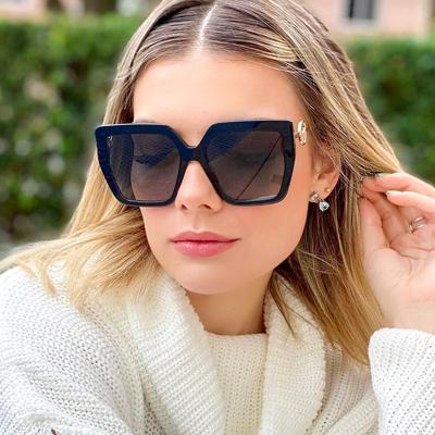 China Fashion Sunglasses 2022 Wholesale Square Women Oversized Sun Glasses Shades New Fashion Rectangle Female Sunglasses for sale