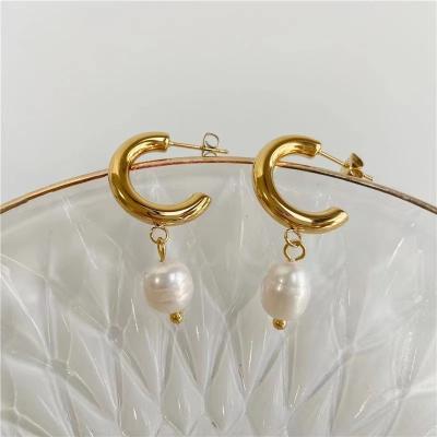 China Elegant pearl earrings romantic jewelry wholesale ladies party circle earrings stainless steel 18k gold earrings for sale