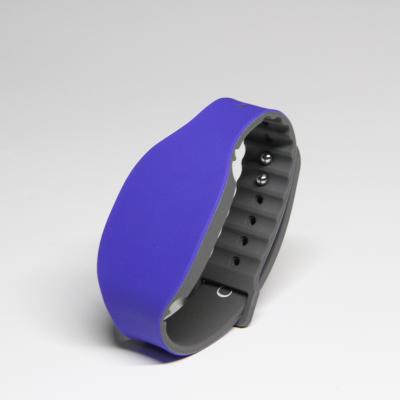 China New Design Access Control Unique UHF RFID Wristband UHF Silicone Bottom Wristband for sale