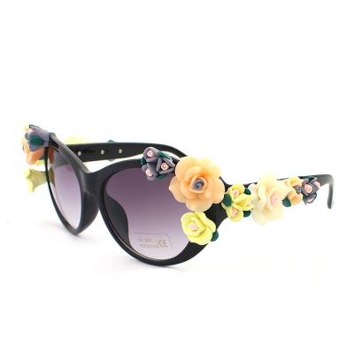 China Oversized Fashion Sunglasses Women Shape Sun Glass Temperament Vintage Coating Elegant Flowers Decorated Glasses for sale