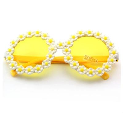 China Retro Fashion Sunglasses Round Sun Glasses With Colorful Yellow Party Glasses Prom Glasses Flower Women Sun Glasses Female Frame Glasses for sale