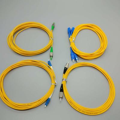 Chine La correction optique unimodale de fibre de simplex de 3m attachent la couleur multiple à vendre