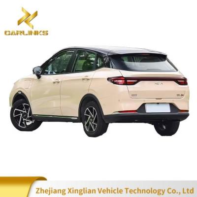 Cina 2023 Nezha Aya Pure EV Energy Vehicle 401km Auto elettrica con colori multipli in vendita