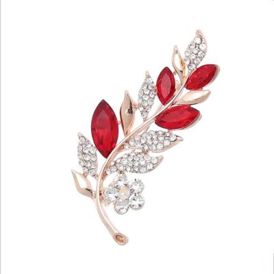 China Fashionable classic men's and women's couples leaf brooch Europe and the United States high-grade alloy diamond pin suit crystal chest for sale