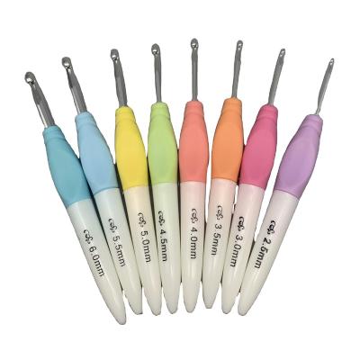 China Easy Grip Crochet Hook Set Rainbow 8pcs Grip Soft Puff Head 2.5-6mm White Box Packing Set of Crochet Hook Knitting Tools for DIY for sale