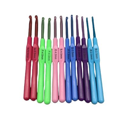 China Easy Grip Crochet Hook Set 12pcs Candle Blister Packing 2-5mm Box Set of Crochet Hook Knitting Tools for DIY for sale