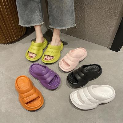 China Breathable Wholesale Hot Selling Cloud Slips Men's Soft Insoles Thickening Solid Color EVA Women's Slippers for sale