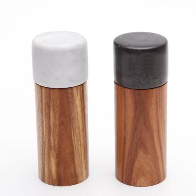 China Viable Rechargeable Adjustable Natural Oak Spice Grinder Kitchen Accessories Wooden Manual Salt and Pepper Grinder for sale