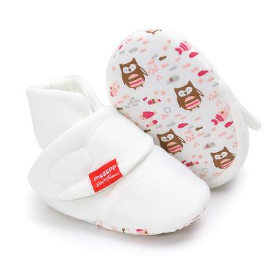 China New style winter Cotton fabric soft sole breathable hook loop boots baby booties for sale