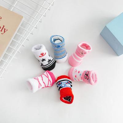 China Wholesale Cute Infant Comfortable Shoe Breathable Train 2 Pairs Set Newborn Baby Gift Anti Slip Bumps Gift Set for sale