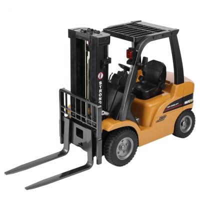 China Newcomer HuiNa Hobby RC 577 Metal Truck Plastic Multiplayer 2.4G 8CH RC Forklift Alloy Toy for sale