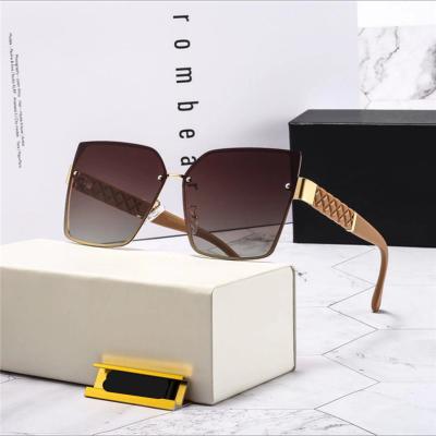 China 2022 Designer Womens Trendy Black OEM Fashion Sunglasses Sun Glass Shades For Big Women Sun Glasses Women for sale