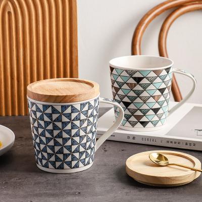 China Sustainable Nordic Shape Design 550mL Triangle Ceramic Mug With Wooden Cover Travel Mugs For Home for sale