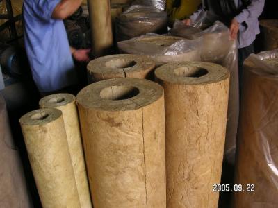 China El aislamiento ligero del tubo de stonewool para el tubo caliente/frío alinea en venta