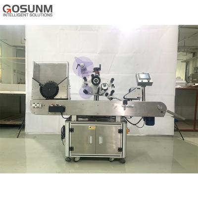 China GOSUNM Beverage Horizontal Type Full Auto Labeling Machine With Roll Labels For Round Bottles for sale