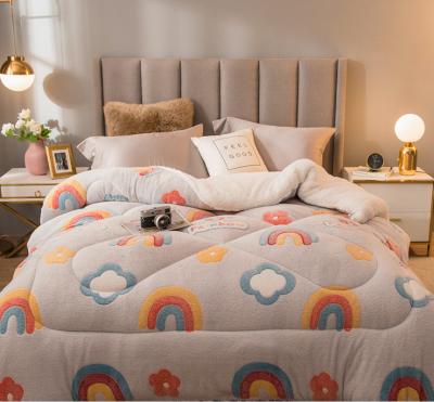 China Factory Home Supply Do Not Fade King Size Cute Print Winter Cotton Comforter Luxury Comforter for sale