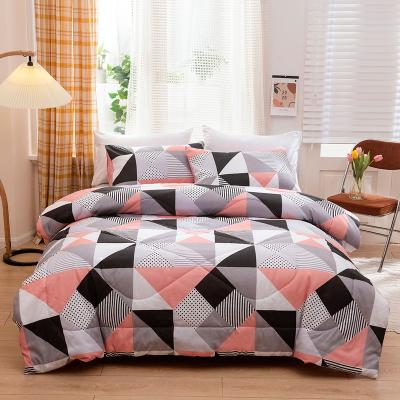 China Wholesale Home Geometric Print Bedroom Winter Bed Quilt Cotton Comforter for sale