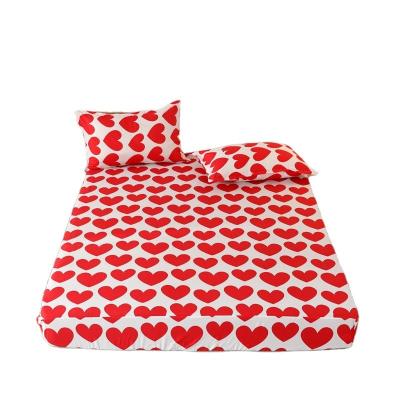 China Simply Fine Quality Red Love Pattern Printing Double King Size Cotton Bed Cover Bedding Set for sale