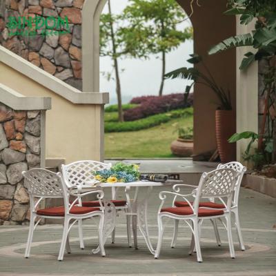 China 2019 HOT SALE Outdoor Aluminum Table Garden Furniture Sand Casting Table And Chair for sale