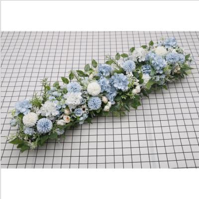 China Fashional Wedding Decoration Artificial Silk Faux Eucalyptus Leaves Garland Rose Flower Table Runner for sale