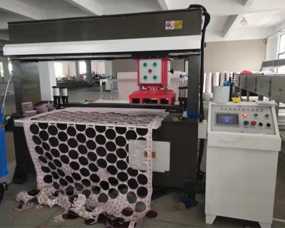 China Automatic Feeding Moving Head Hydraulic Punch Cutting Machine For Sanding Sheets for sale