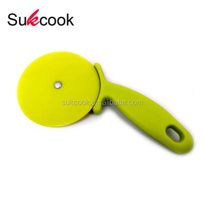 China Sustainable Plastic Kitchenware Tools With Round Handle Pizza Cutter for sale