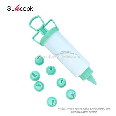 China Viable Fondant Piping Syrings Tool Plastic Bakeware Icing Cake Decorating Set for sale