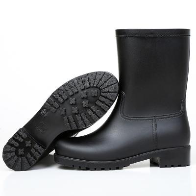 China Fashion trend ladies fashion waterproof mid calf jelly rain boot popular removable liner gum boot for women for sale