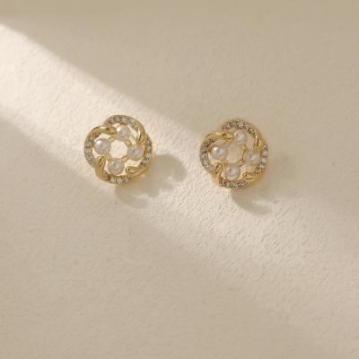 China FASHIONABLE Exquisite Hyacinth Bling Bling Ear Stud Sparkle Pearl Alloy Zircon Earrings for sale