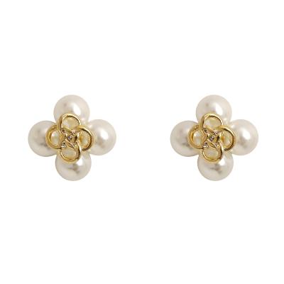 China Hyacinth Sweet Style S925 Cute Silver Flower Mail Ear Jewelry Hypoallergenic Pearl Earrings Stud for sale