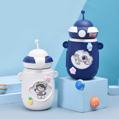 China New Design 380ml Astronaut Spaceship Anti-drop Cute Stored Outdoor Leak-proof Hot Cool Cartoon Water Bottles For Kids School for sale