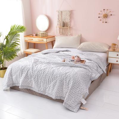 China Summer Home Pleasure Cool Feeling Summer Cotton Quilt Batting , Comforter Quilt for sale