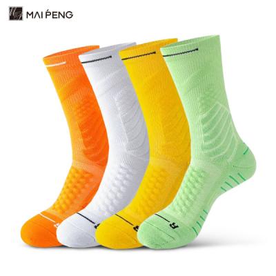 China Men Breathable Cushioned Basketball Socks Crew Performance Sports Socks for sale