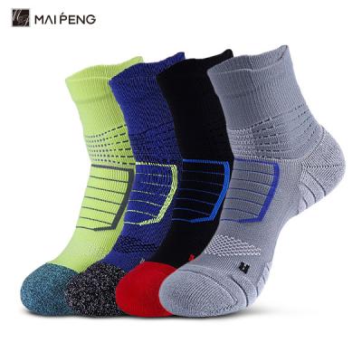 Chine Des chaussettes de sport Coolmax à coussin, respirantes, des chaussettes de basket-ball pour équipes sportives à vendre