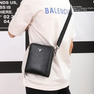 China 2022 Fashion Design News Large Capacity Bag Men Shoulder Bag Fashionable Double Zippers Sling Durable Cross Messenger Body Bag for sale