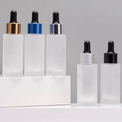 中国 2つのoz 1oz 30ml 15ml 5mlの点滴器の目が付いている白い曇らされたガラス精油のびん 販売のため