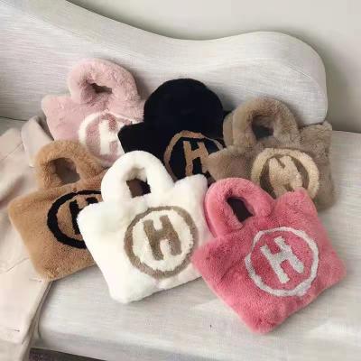 China Fashion Wholesale Artificial Fur Bag Tote Bag Artificial Fur Bean Bag for sale