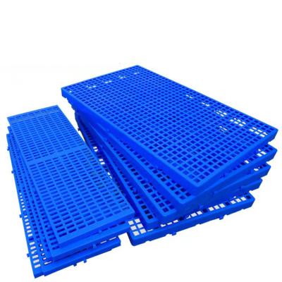 China Plastic Spliceable Pallet Moisture Proof Farm Floor Beam Single Faced Slatted Slat Chicken Pig Goat Corrosion Resistant Pallet for sale