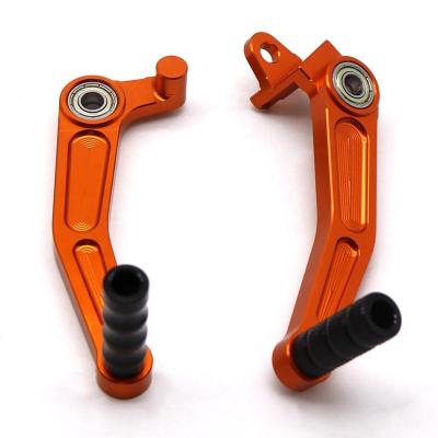 China Aluminum CNC Motorcycle Foot Brake Lever And Gear Lever Pair Aluminum CNC Shift Pedal For DUKE 125 200 250 390 RC390 RC250 200 2013-2021 for sale