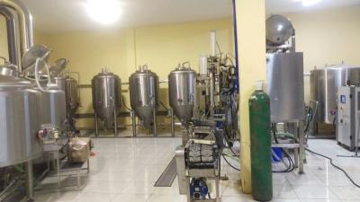 China equipo comercial de la elaboración de la cerveza de la cervecería del directo-fuego 3.5bbl pequeño cabido en una calefacción directa del envase 40Hq en venta