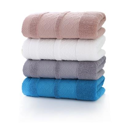 China Geometric Design Soft Luxury Egyptian Cotton Hotel Combed Face Towel for sale