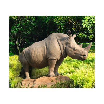 China 2021 Fashion Modern Design Life Size Rhino Sculpture And Animal Sculpture With Theme Park Sculpture for sale