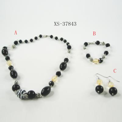 China Girls' Pearl and Miscellaneous Acrylic Metal Pearl Necklace Imitation Jewelry for sale